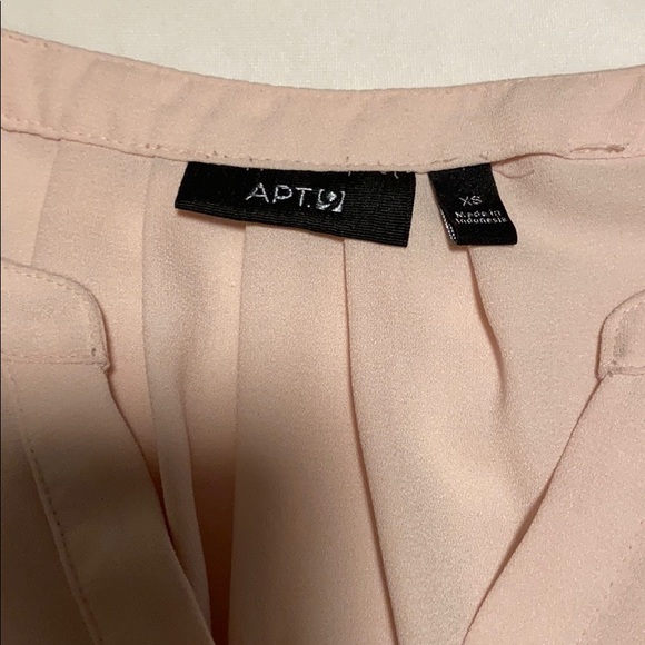 V neck top - Picture 2 of 3